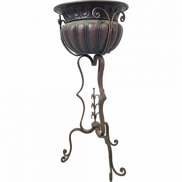 Ancient tree feet iron vase holder, 19th century