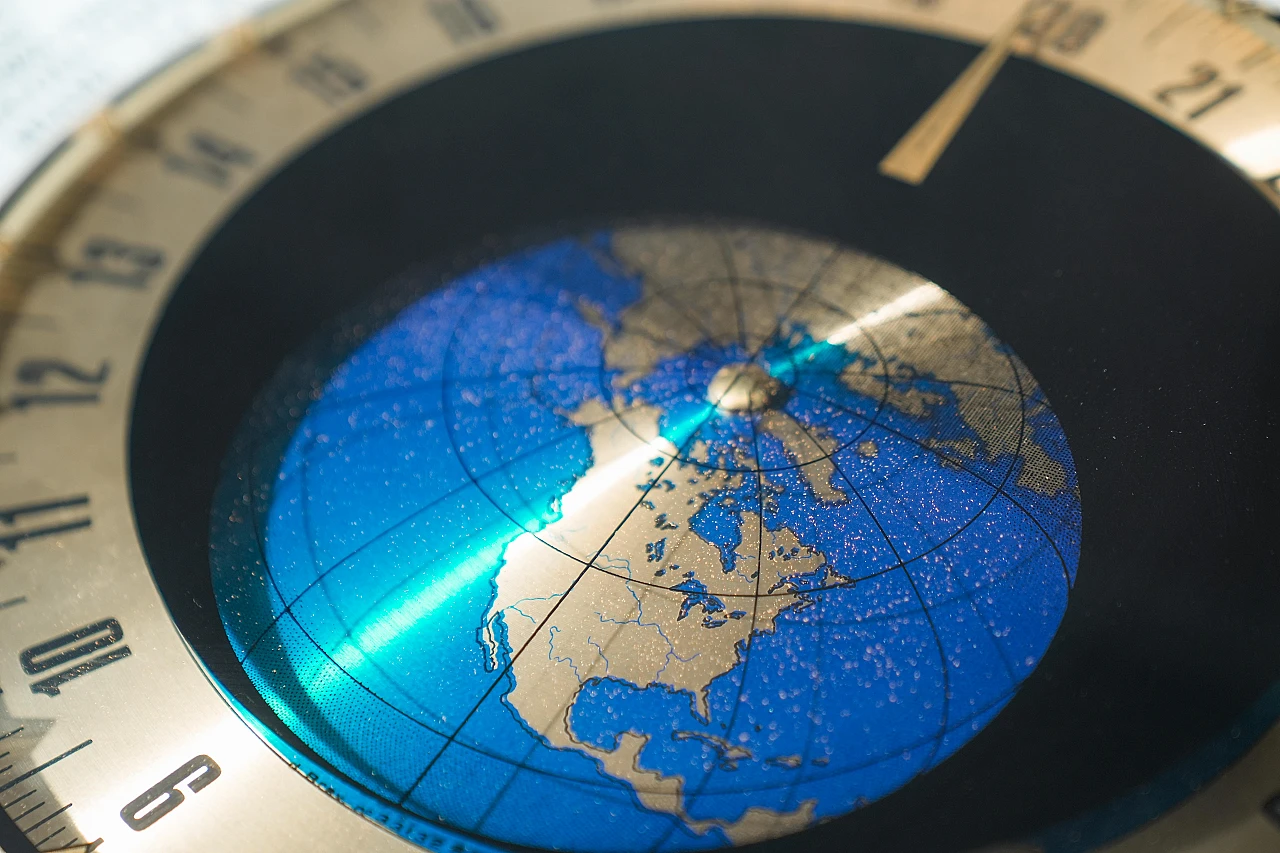 Time Comparison world clock with International time, 1980s 11