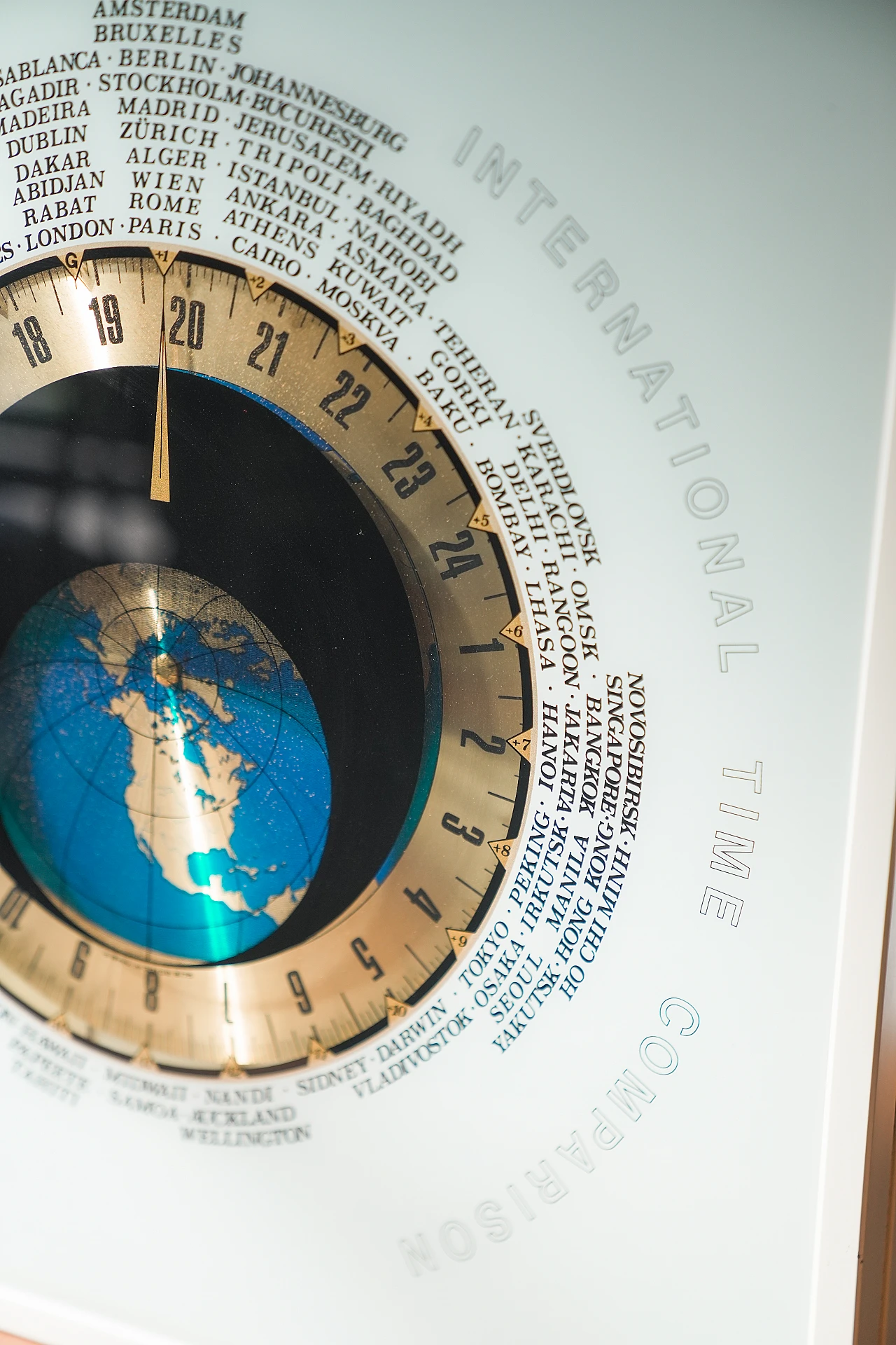 Time Comparison world clock with International time, 1980s 20