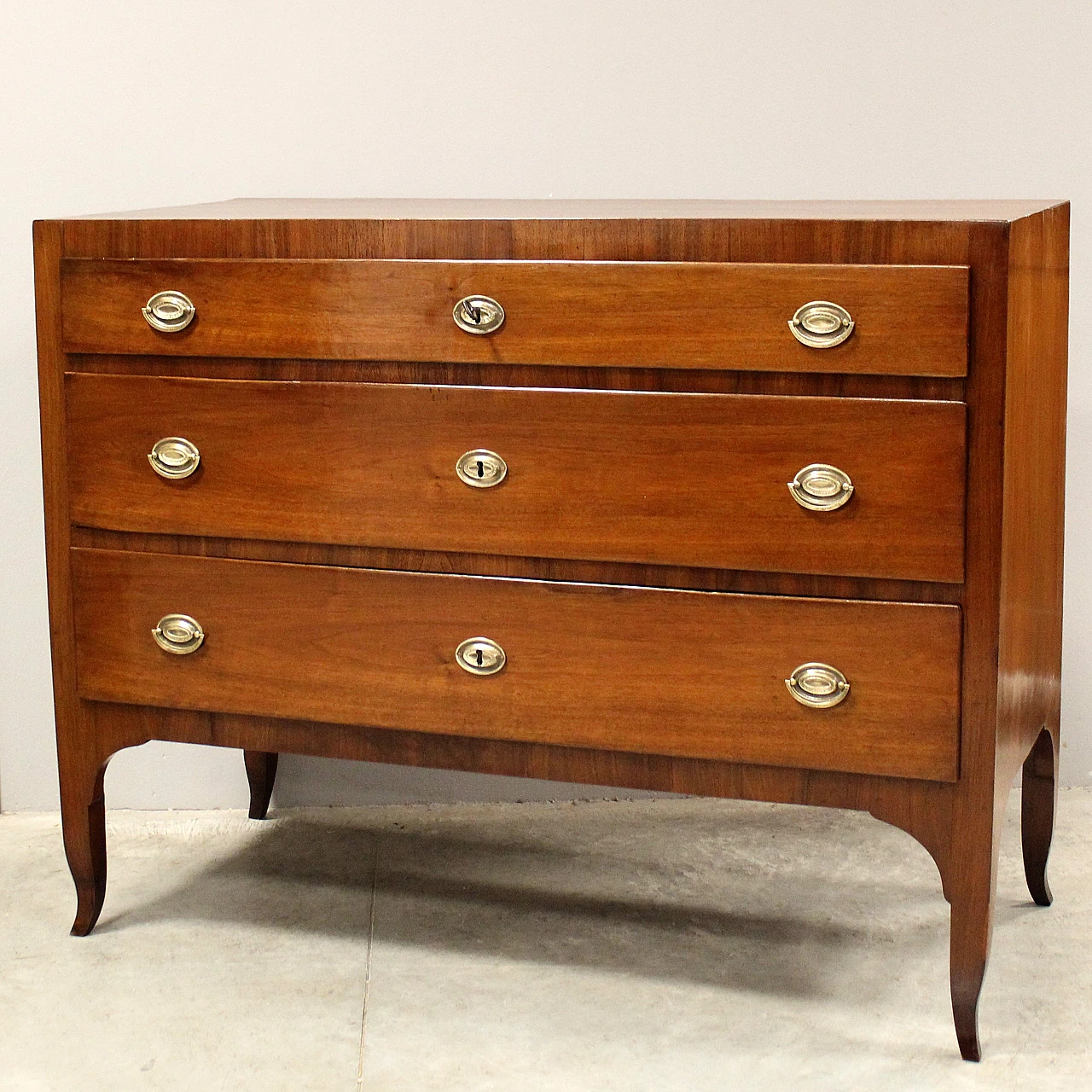 Chest of drawers in 18th century Italian Direttorio walnut 2