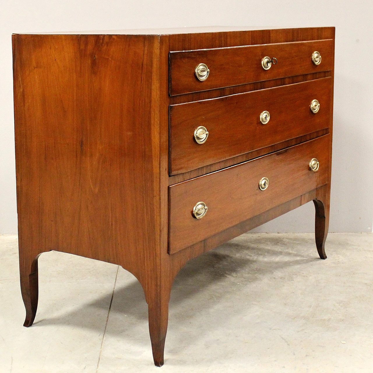 Chest of drawers in 18th century Italian Direttorio walnut 3