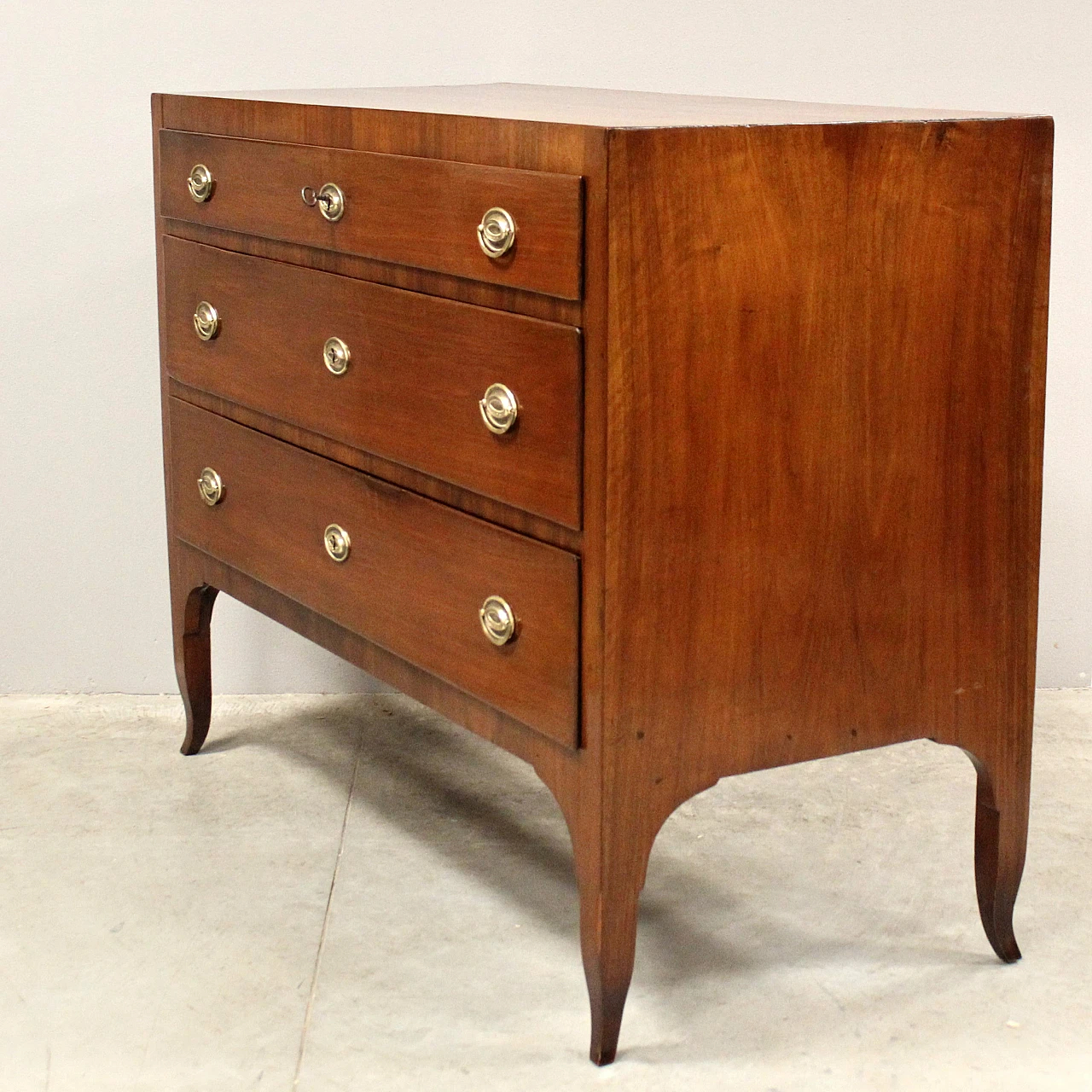 Chest of drawers in 18th century Italian Direttorio walnut 4