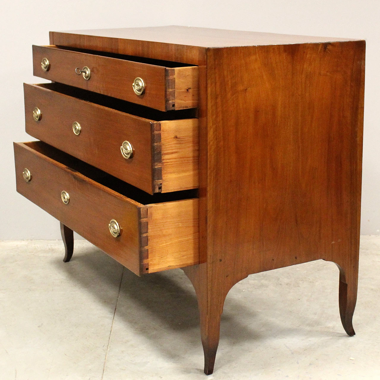 Chest of drawers in 18th century Italian Direttorio walnut 6