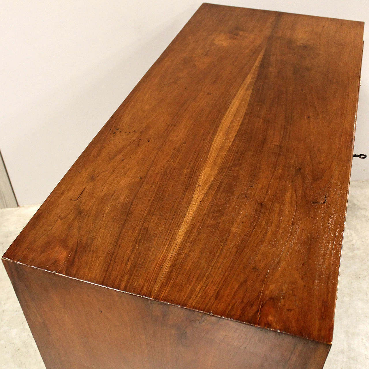 Chest of drawers in 18th century Italian Direttorio walnut 7