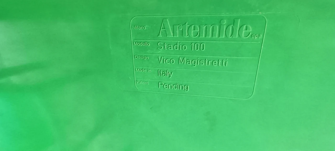 Tavolo Artemide modello Stadio 100 con sedie, anni '60 2