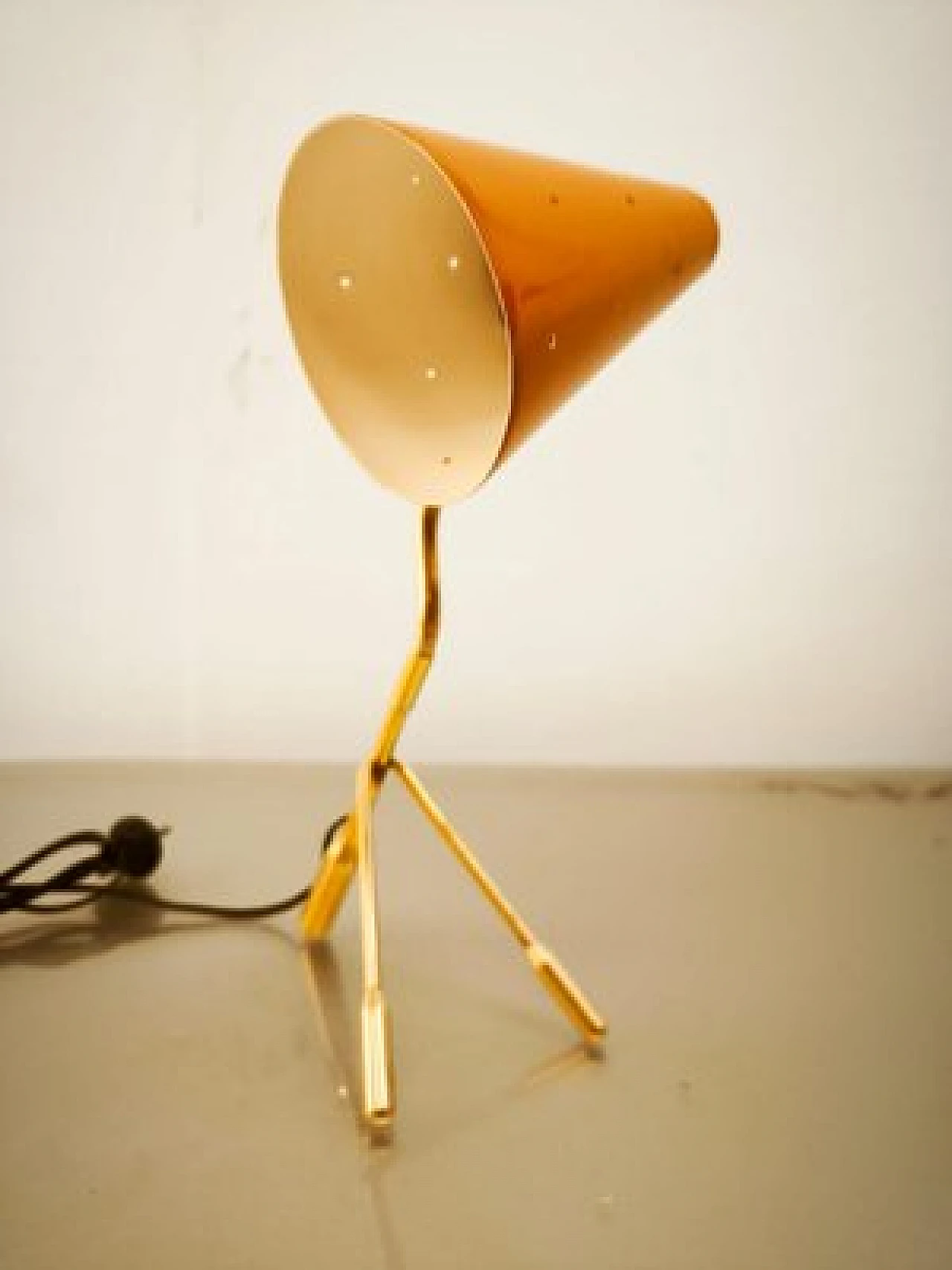 Brass table lamp with adjustable dome, 1960s 4