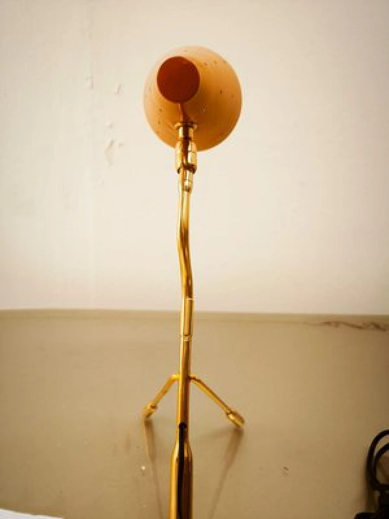 Brass table lamp with adjustable dome, 1960s 6