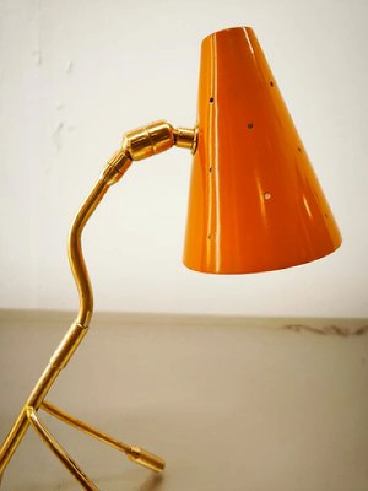 Brass table lamp with adjustable dome, 1960s 9