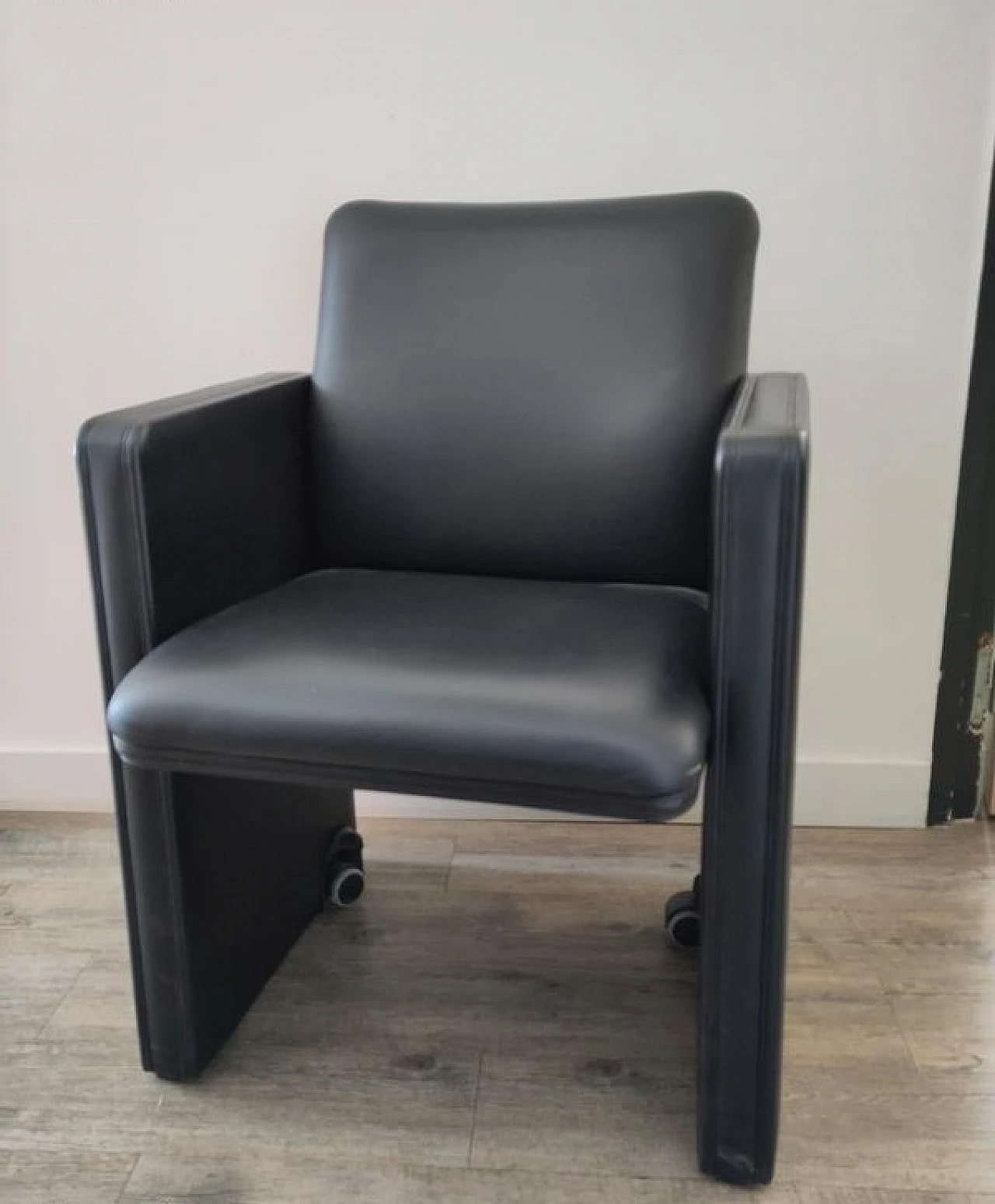 Tavolo Ceo 150 e 4 poltroncine Thf 96 in pelle nera per Poltrona Frau 2