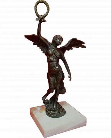 Scultura in bronzo della Vittoria alata, base in marmo, '900