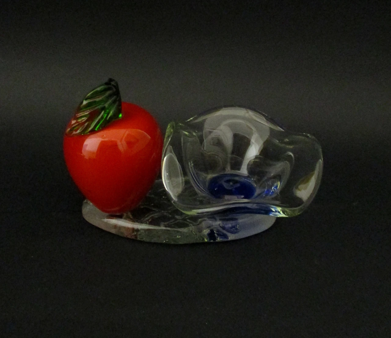 Artistic Murano glass ashtray with apple, 1960s 1