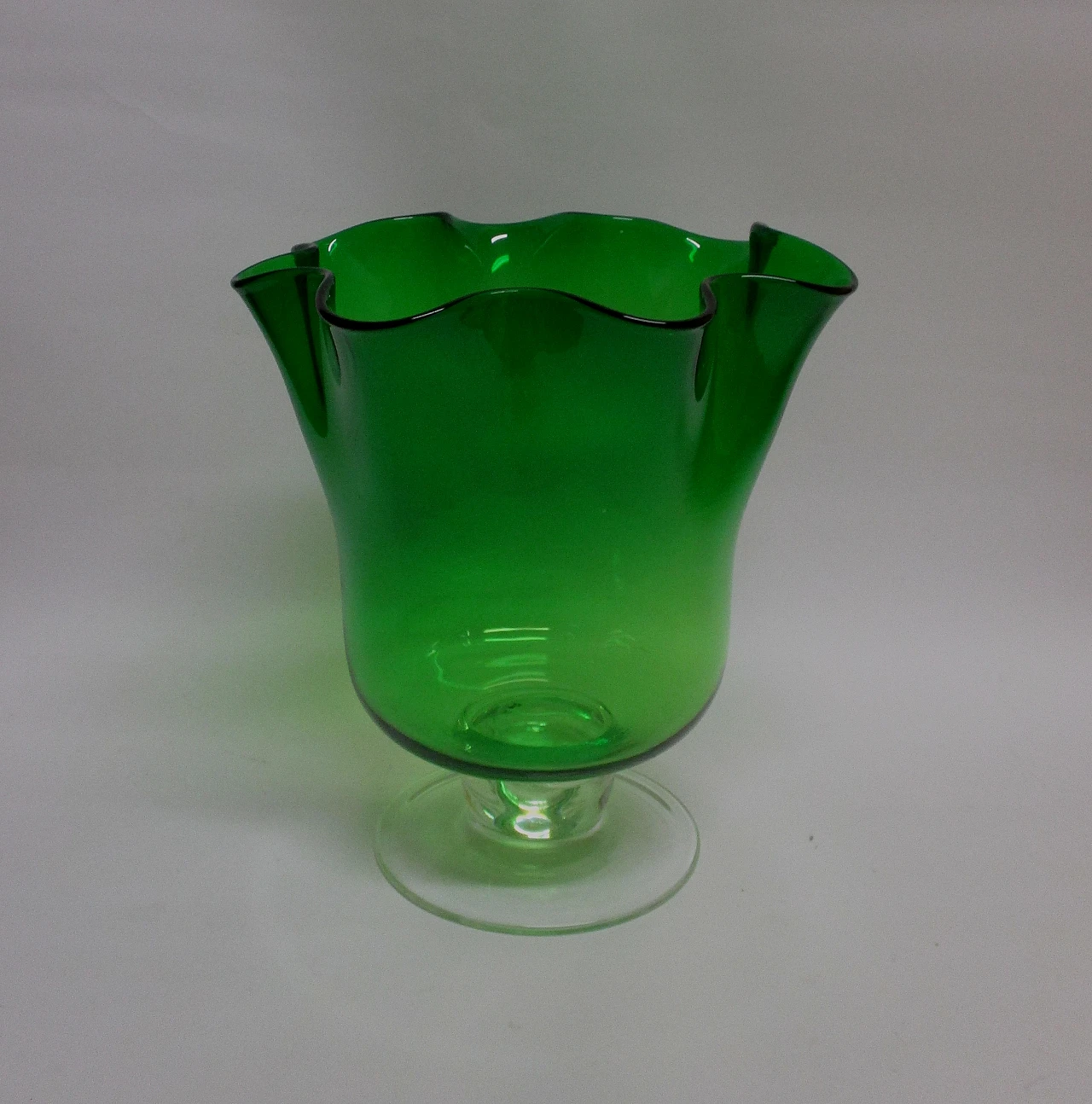 Vaso verde in vetro di murano soffiato, anni '60 1