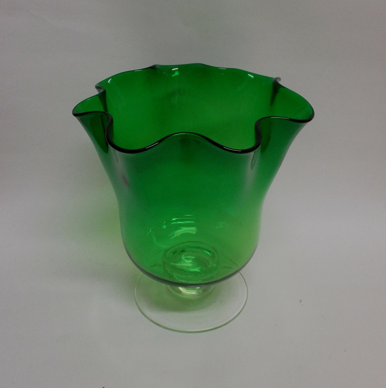 Vaso verde in vetro di murano soffiato, anni '60 2