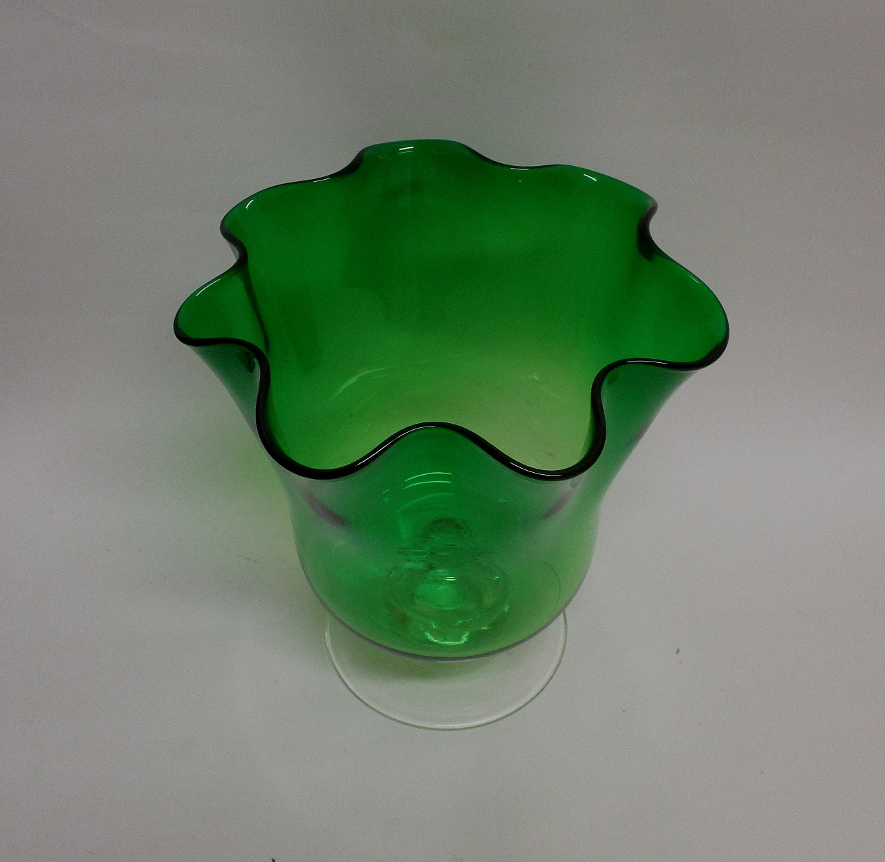 Vaso verde in vetro di murano soffiato, anni '60 3