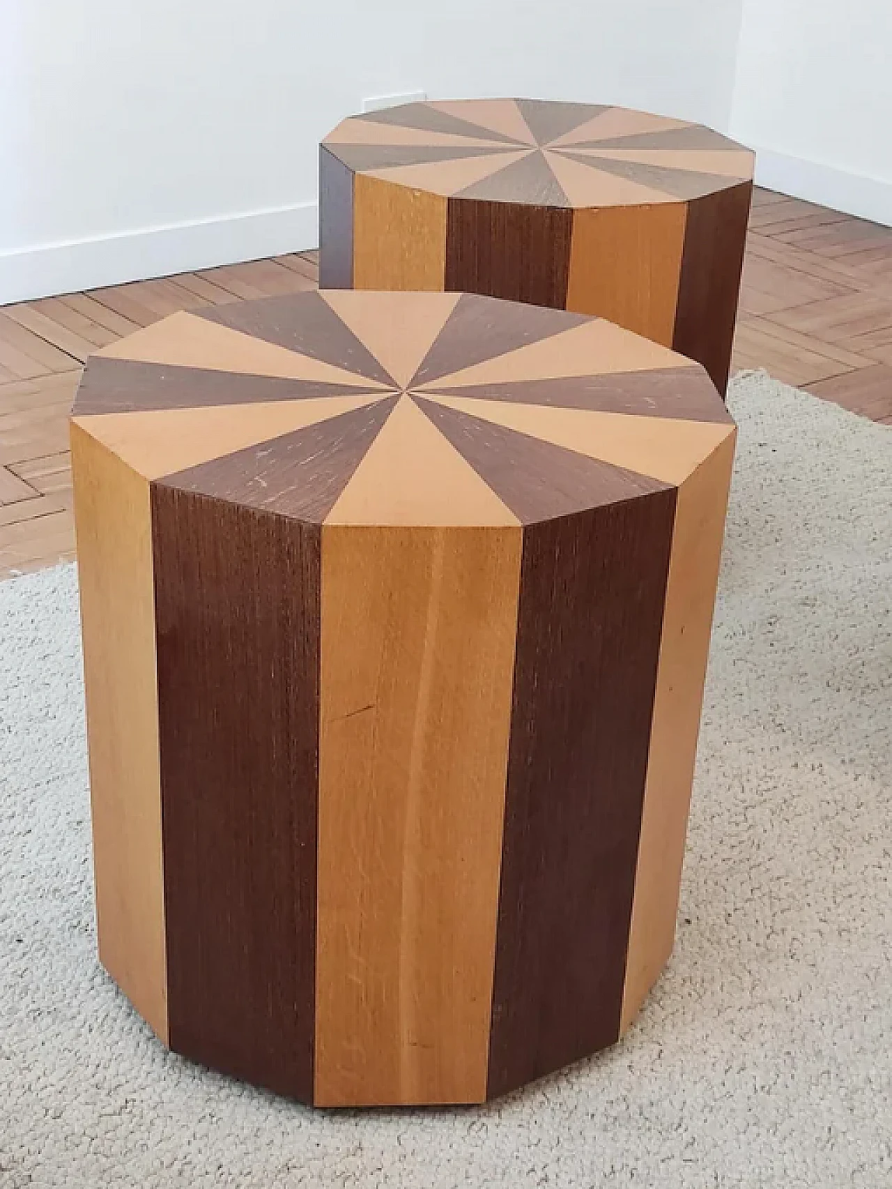 Coppia di tavolini geometrici in legno, anni '80 7