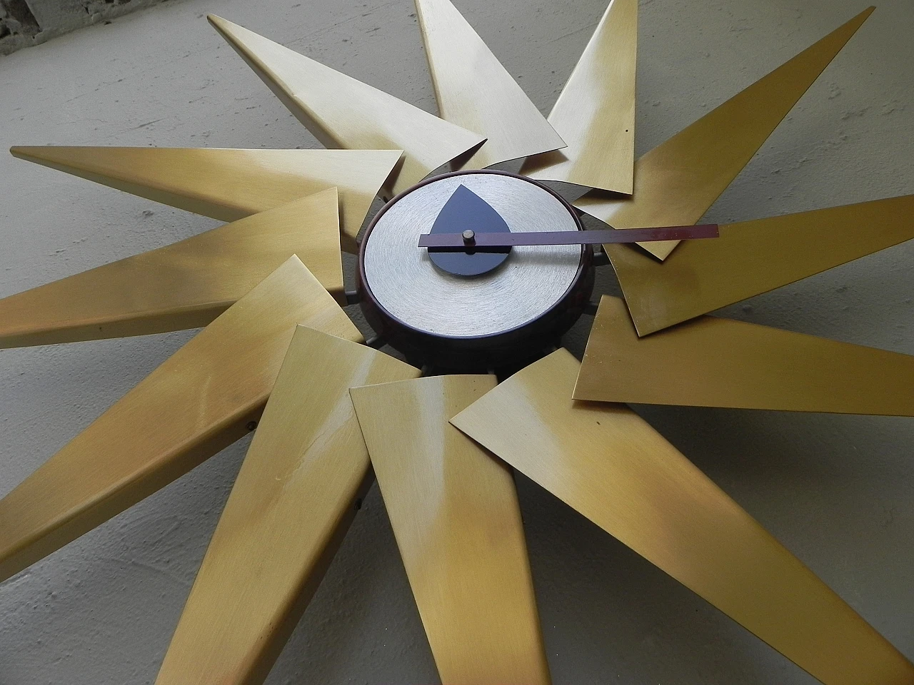 Wall clock by George Nelson, 90s 4