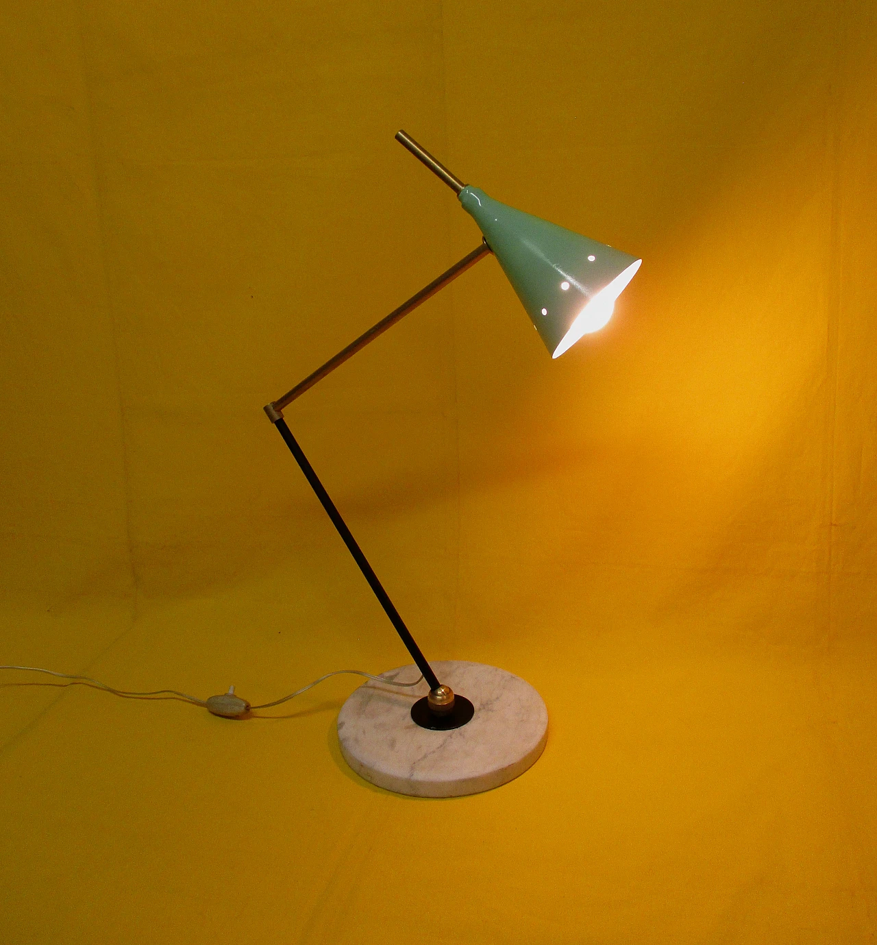 Stilnovo table lamp in brass, aluminum and marble, 1950s 6