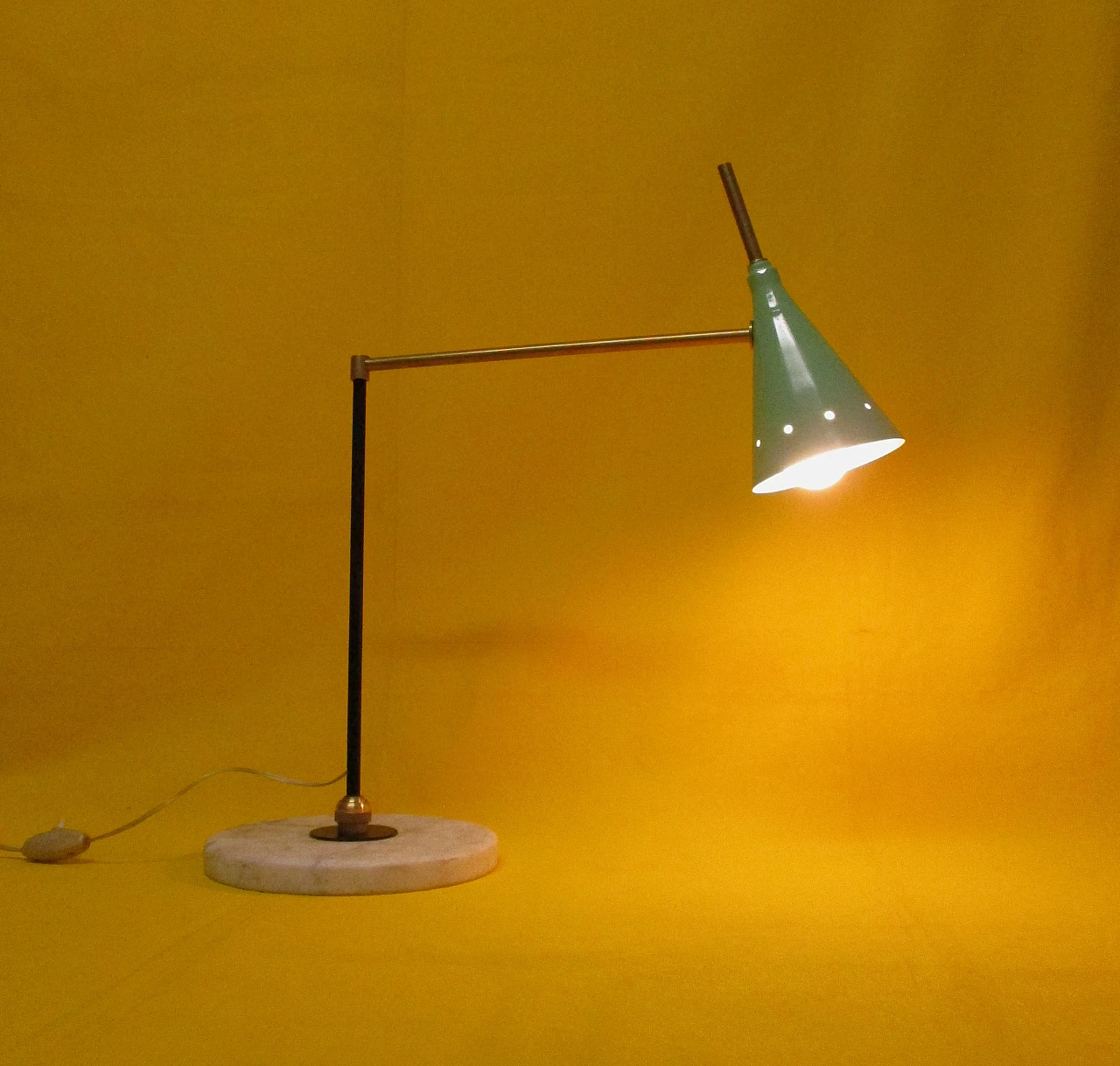 Stilnovo table lamp in brass, aluminum and marble, 1950s 8