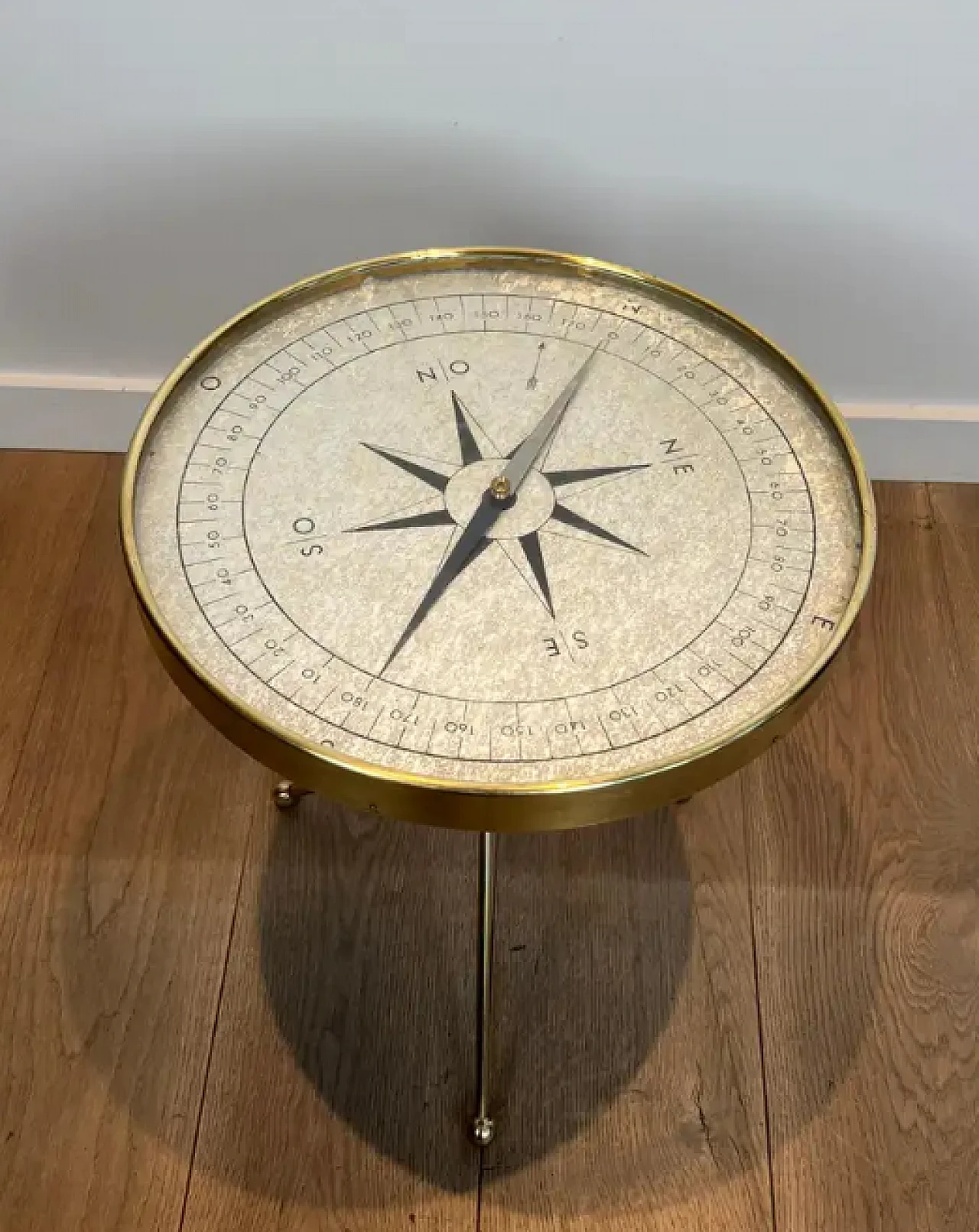 Tavolino rotondo in ottone Compass stile Jacques Adnet, anni '40 2