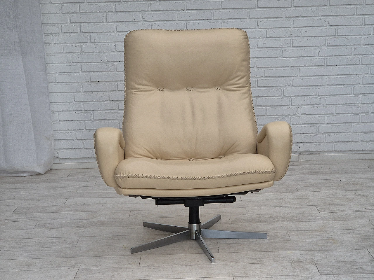 Swivel chair model S231 James Bond  by de Sede, 1970s 2