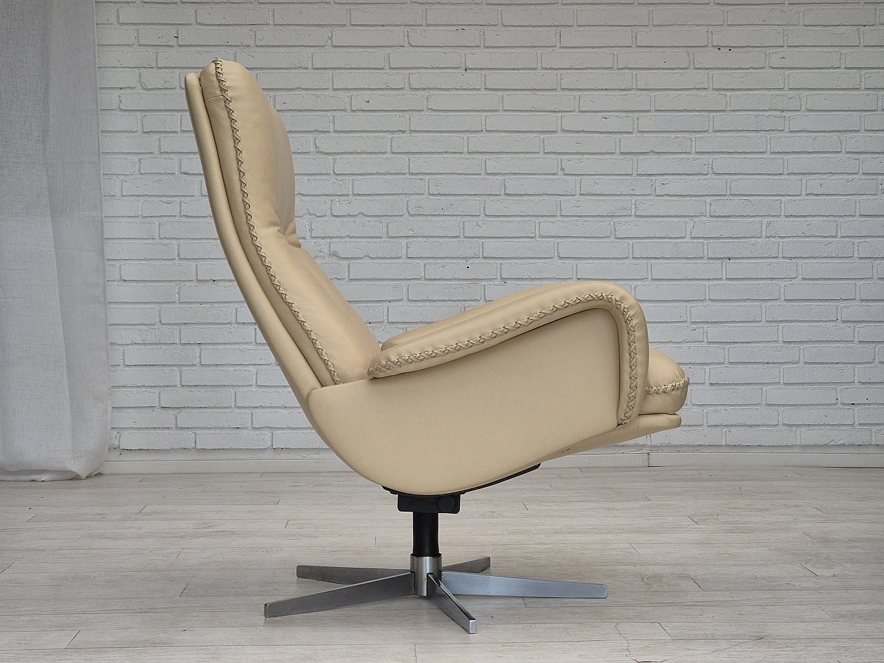 Swivel chair model S231 James Bond  by de Sede, 1970s 8