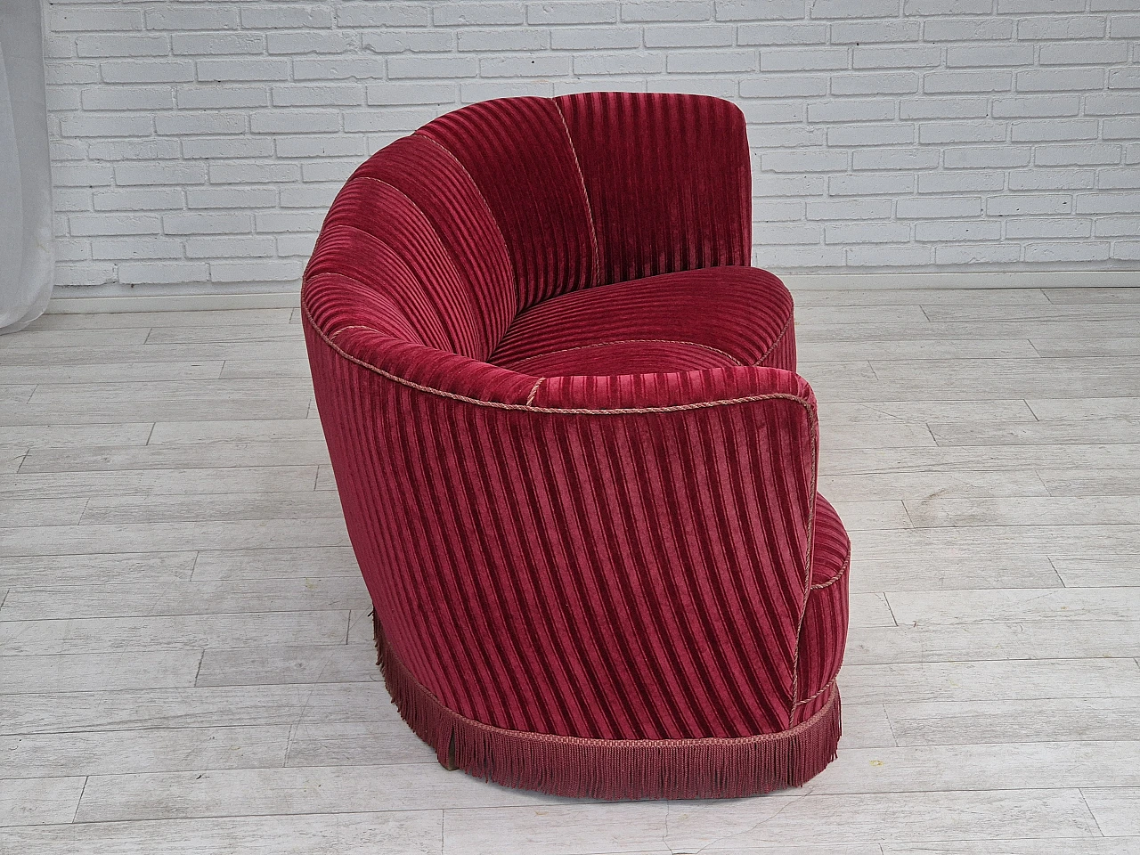 Danish 3-seater "Banan" sofa cherry-red velour, 1960s 8