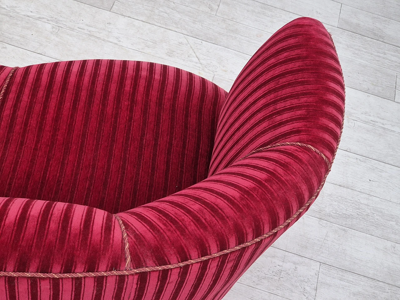 Danish 3-seater "Banan" sofa cherry-red velour, 1960s 13