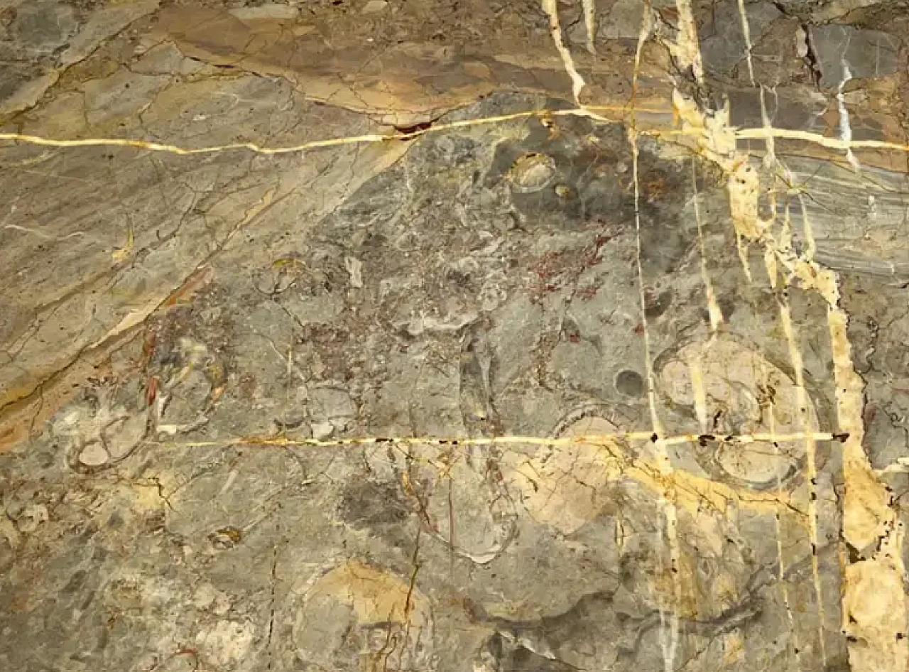 Tavolino in legno patinato e ottone con piano in marmo, anni '40 12