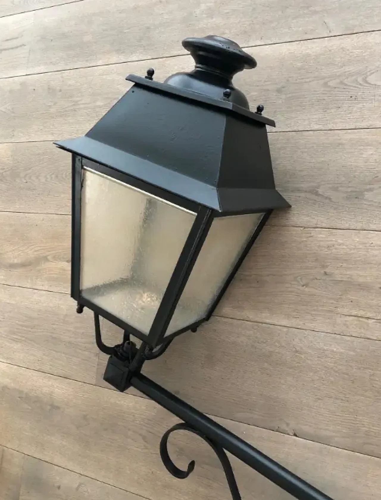 Pair of iron outdoor lanterns on shelves, 1950s 10