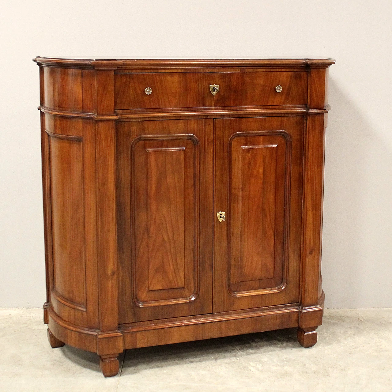 19th century Italian cherry wood sideboard 1