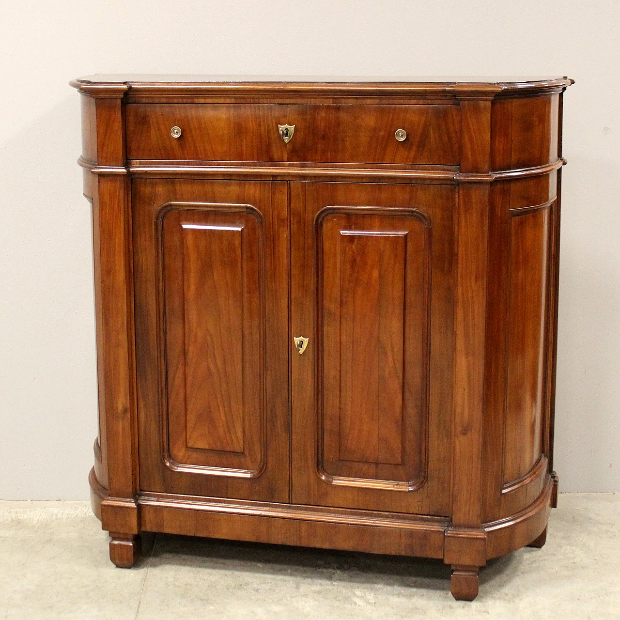 19th century Italian cherry wood sideboard 2