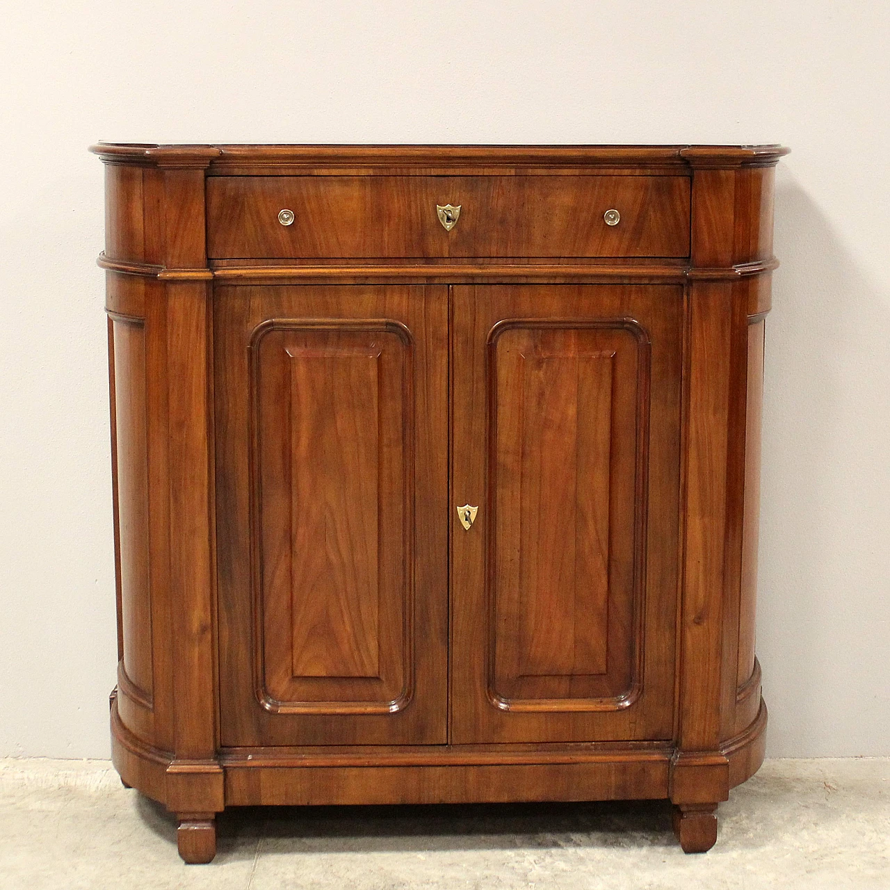 19th century Italian cherry wood sideboard 3