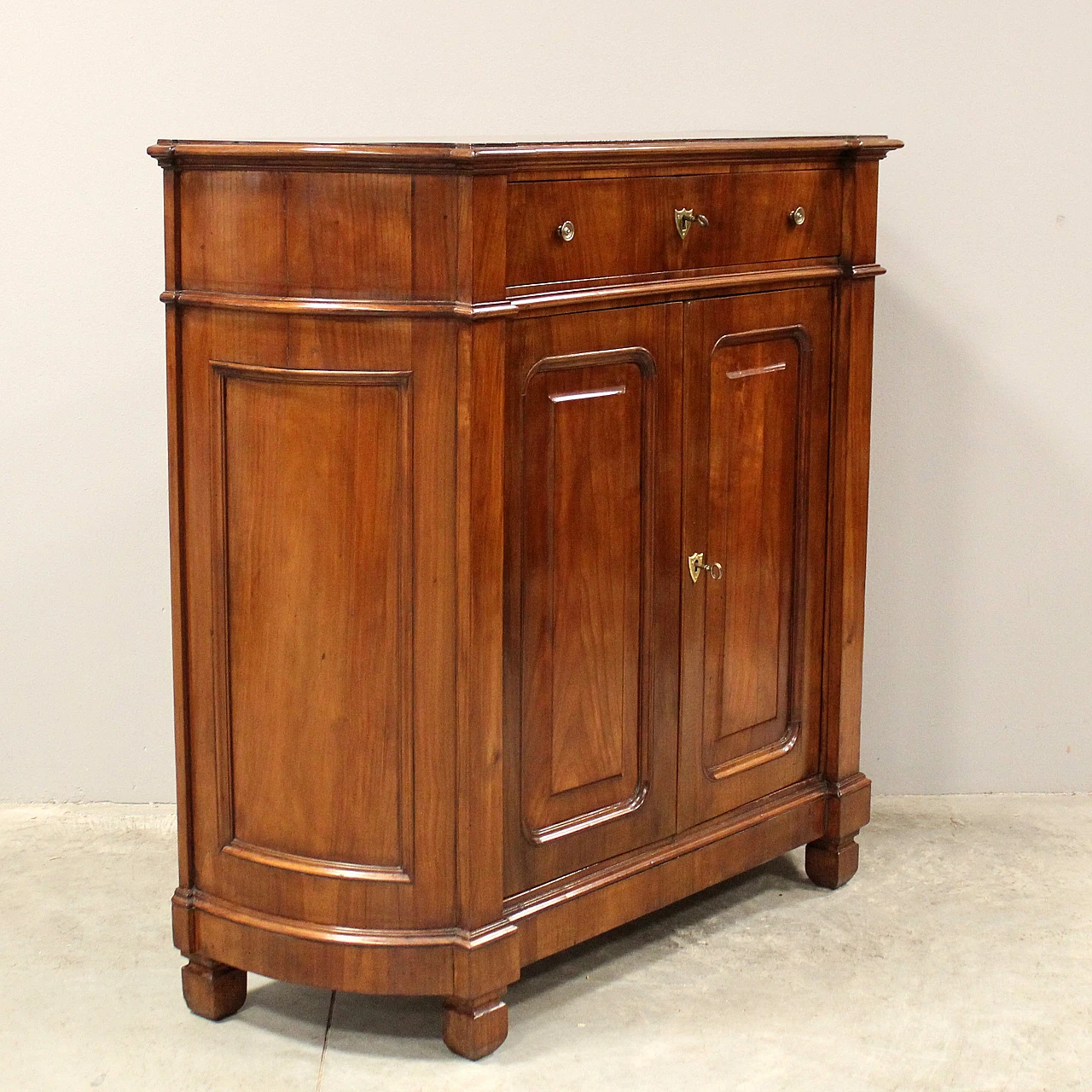 19th century Italian cherry wood sideboard 4