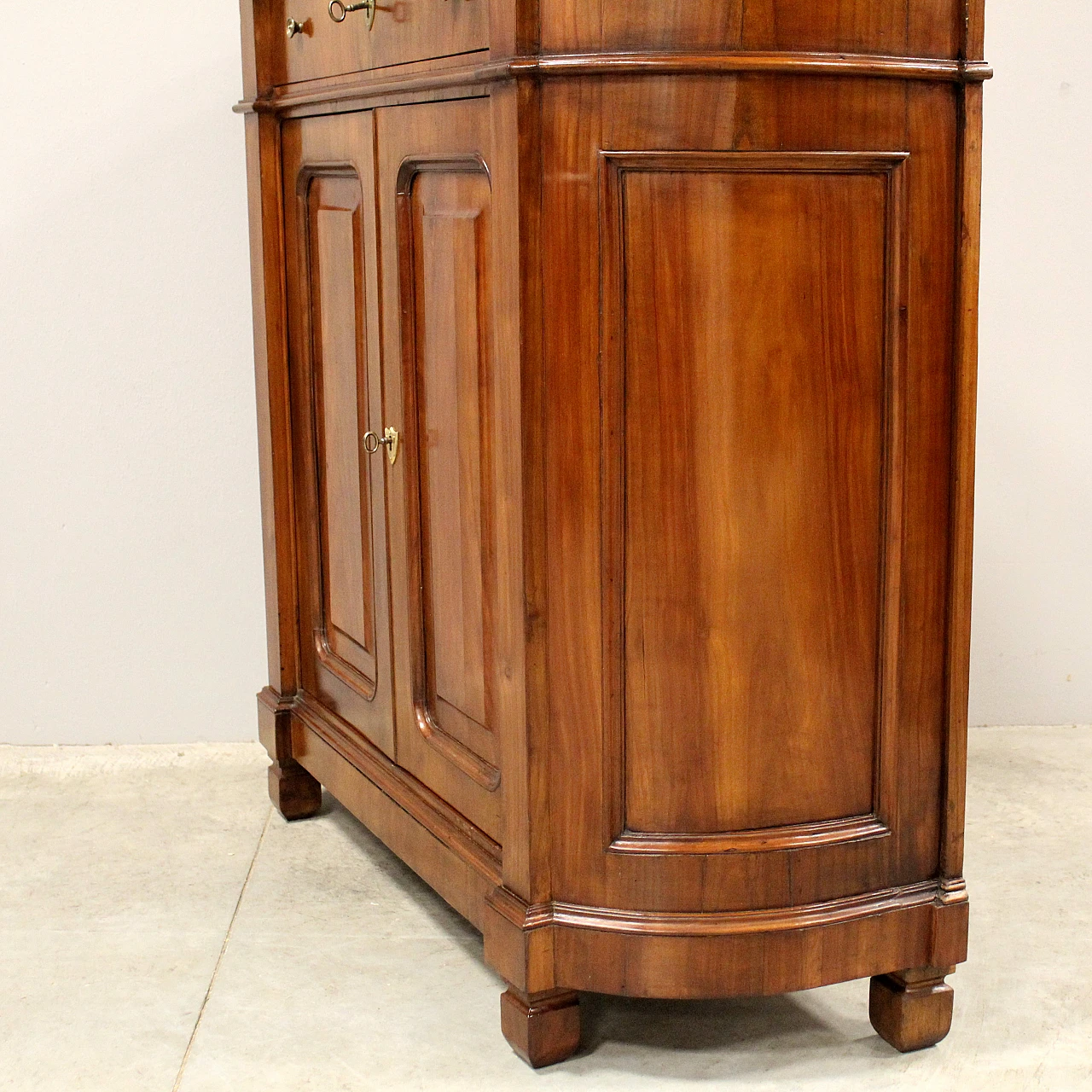 19th century Italian cherry wood sideboard 9