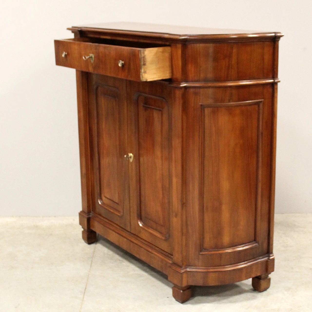 19th century Italian cherry wood sideboard 11