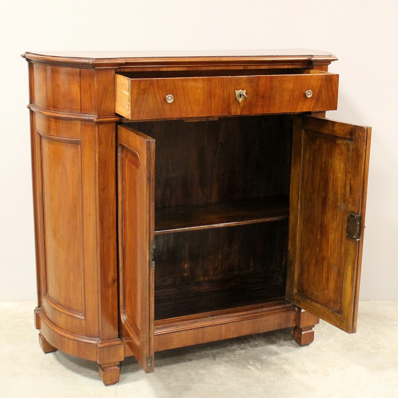 19th century Italian cherry wood sideboard 12