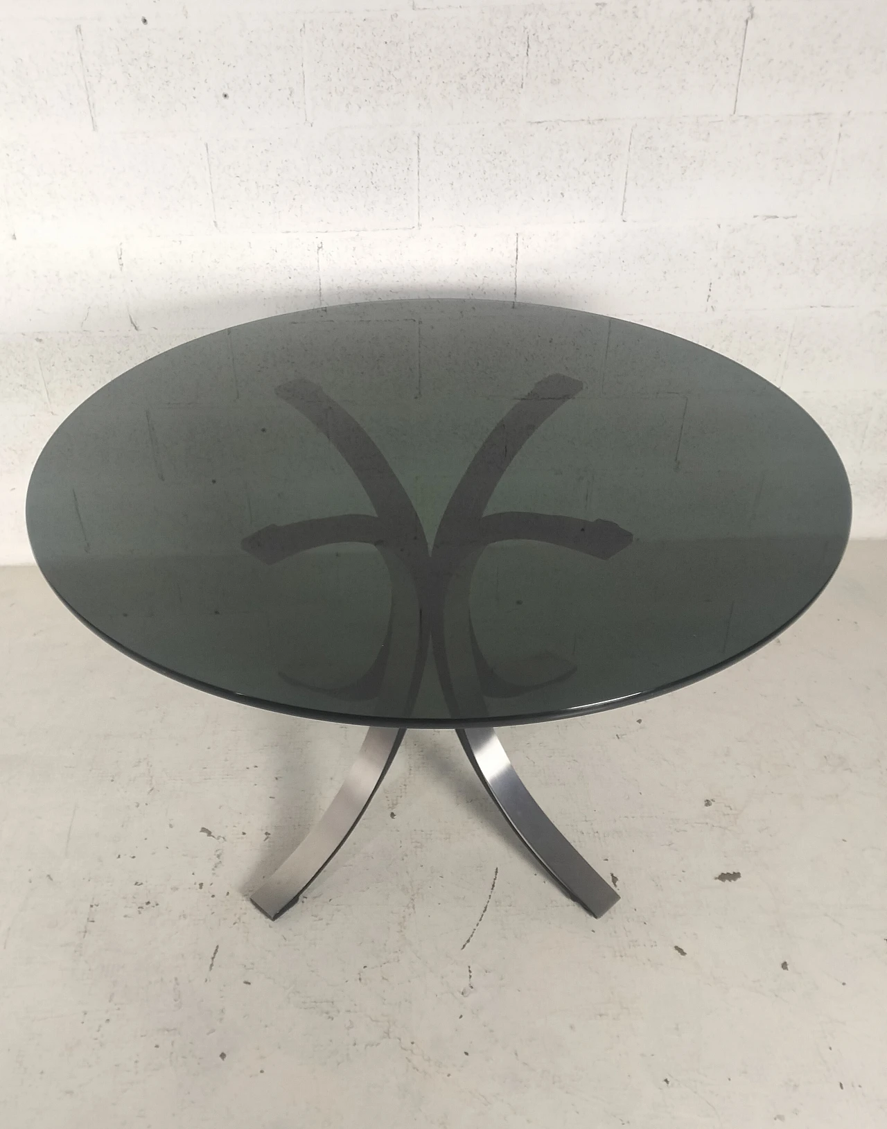 T69 round table by Osvaldo Borsani and Eugenio Gerli for Tecno, 70s 2