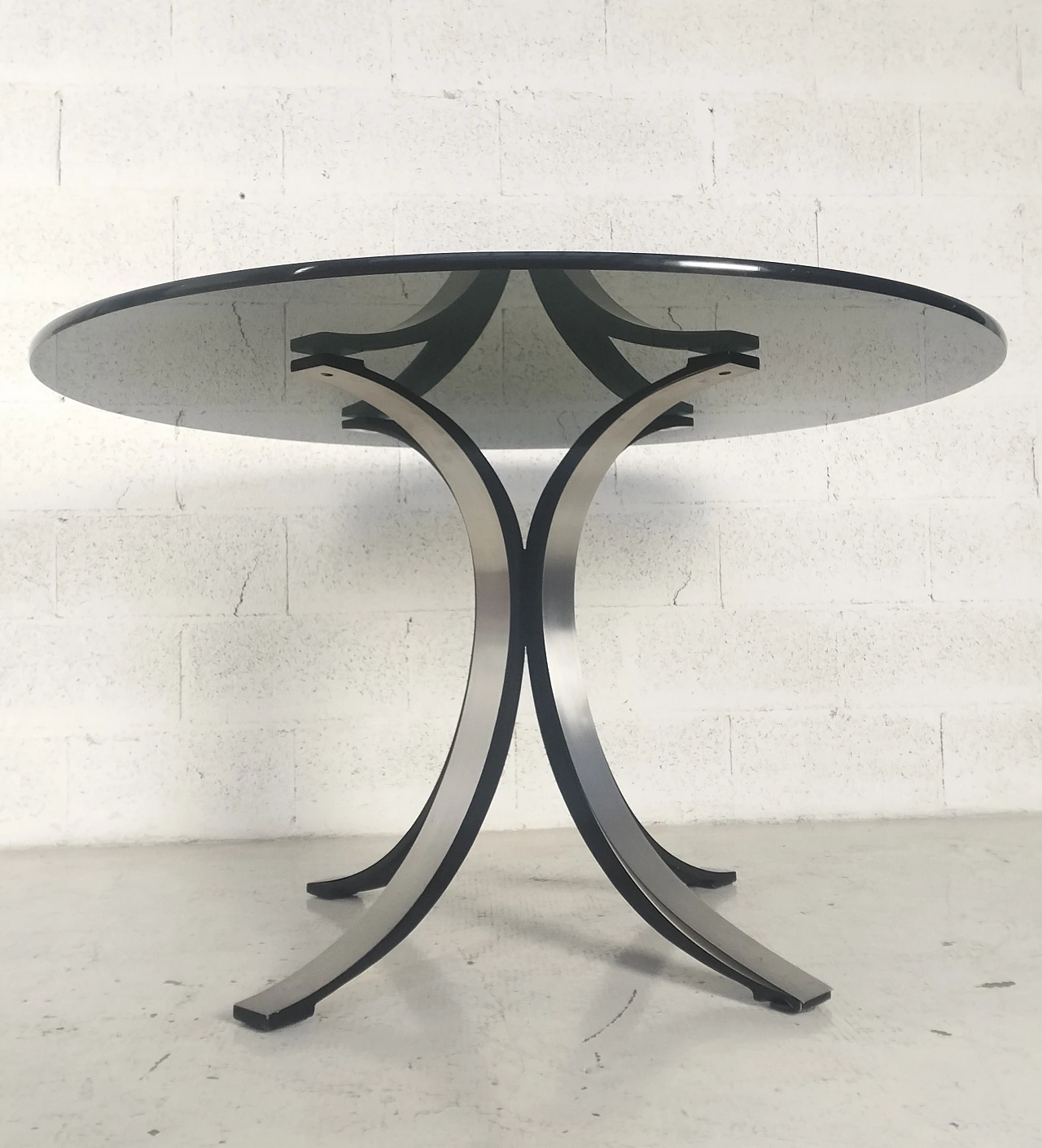 T69 round table by Osvaldo Borsani and Eugenio Gerli for Tecno, 70s 7