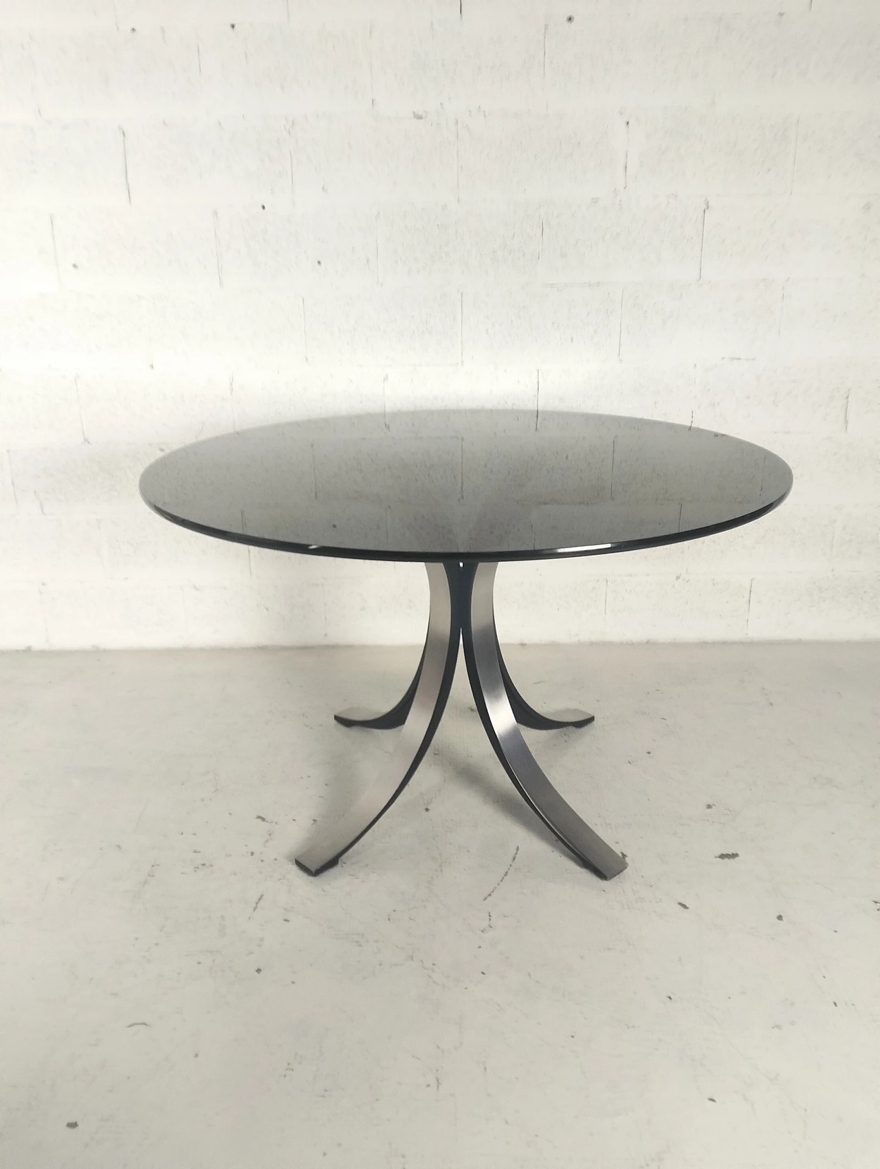 T69 round table by Osvaldo Borsani and Eugenio Gerli for Tecno, 70s 9