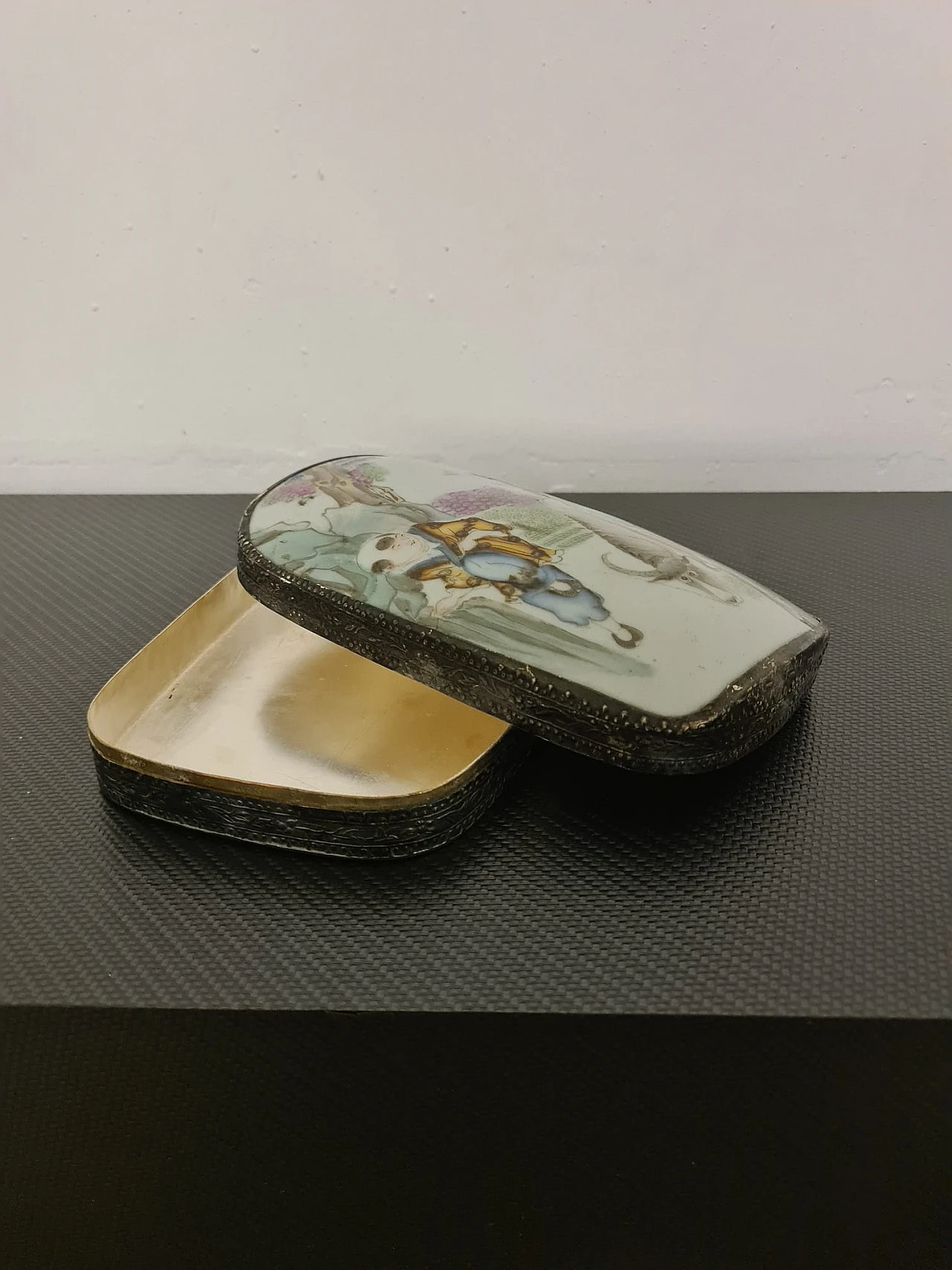 Oval Chinese jewelry box, 1910s 14