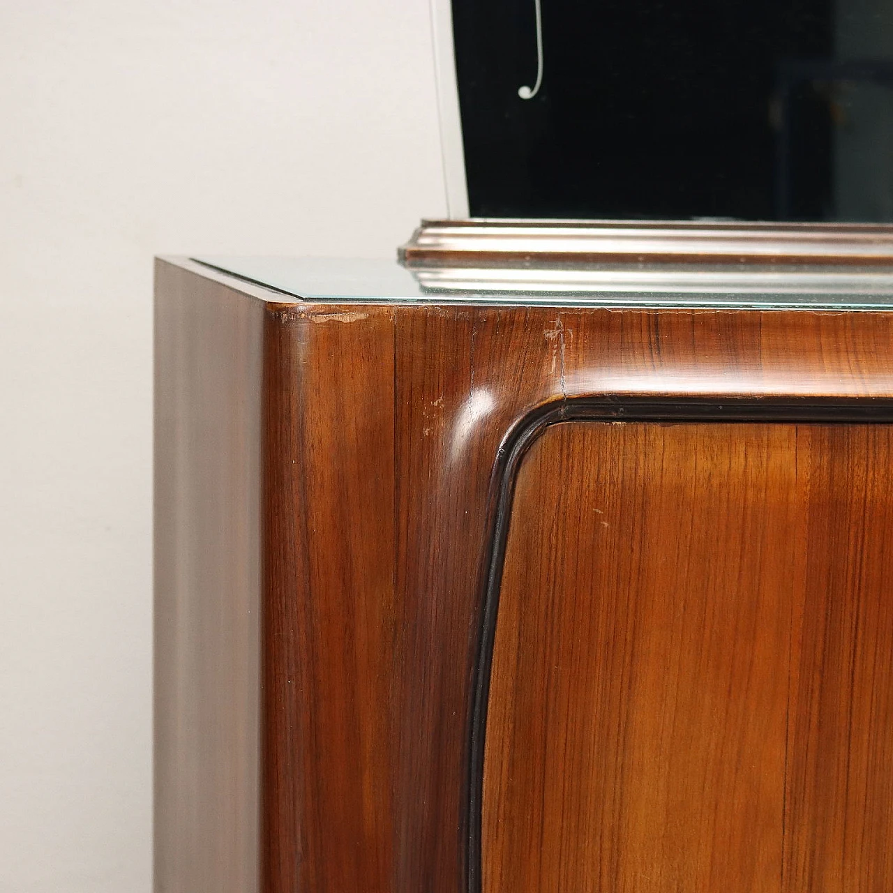 Credenza con specchio in noce con piano in vetro, anni '50 7