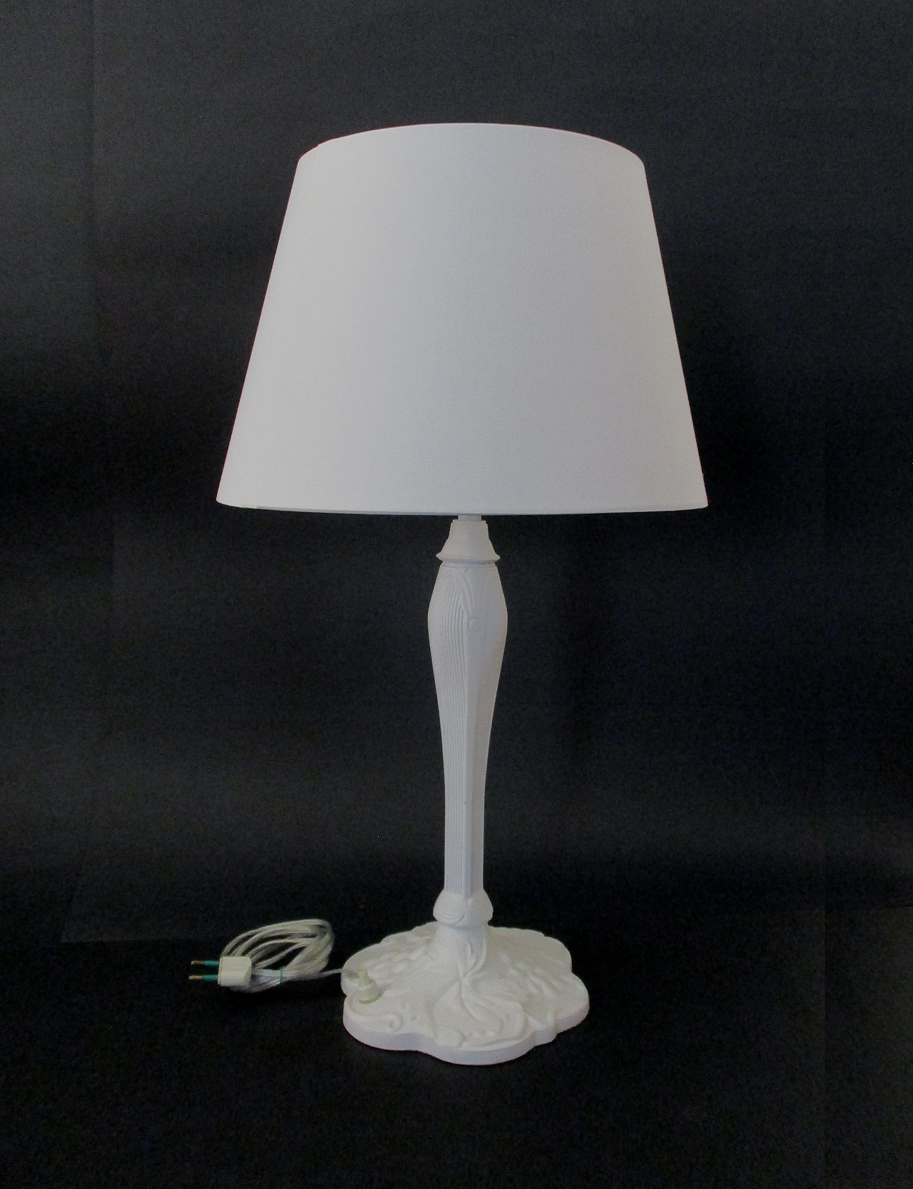 Total white metal lamp from the 70s 1