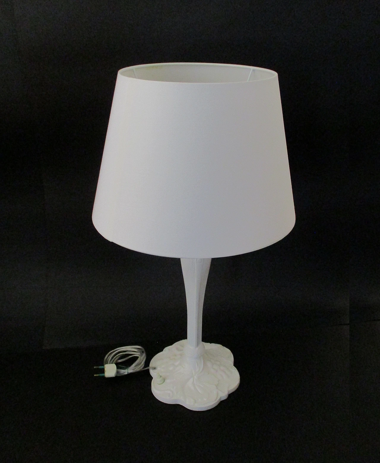 Total white metal lamp from the 70s 2