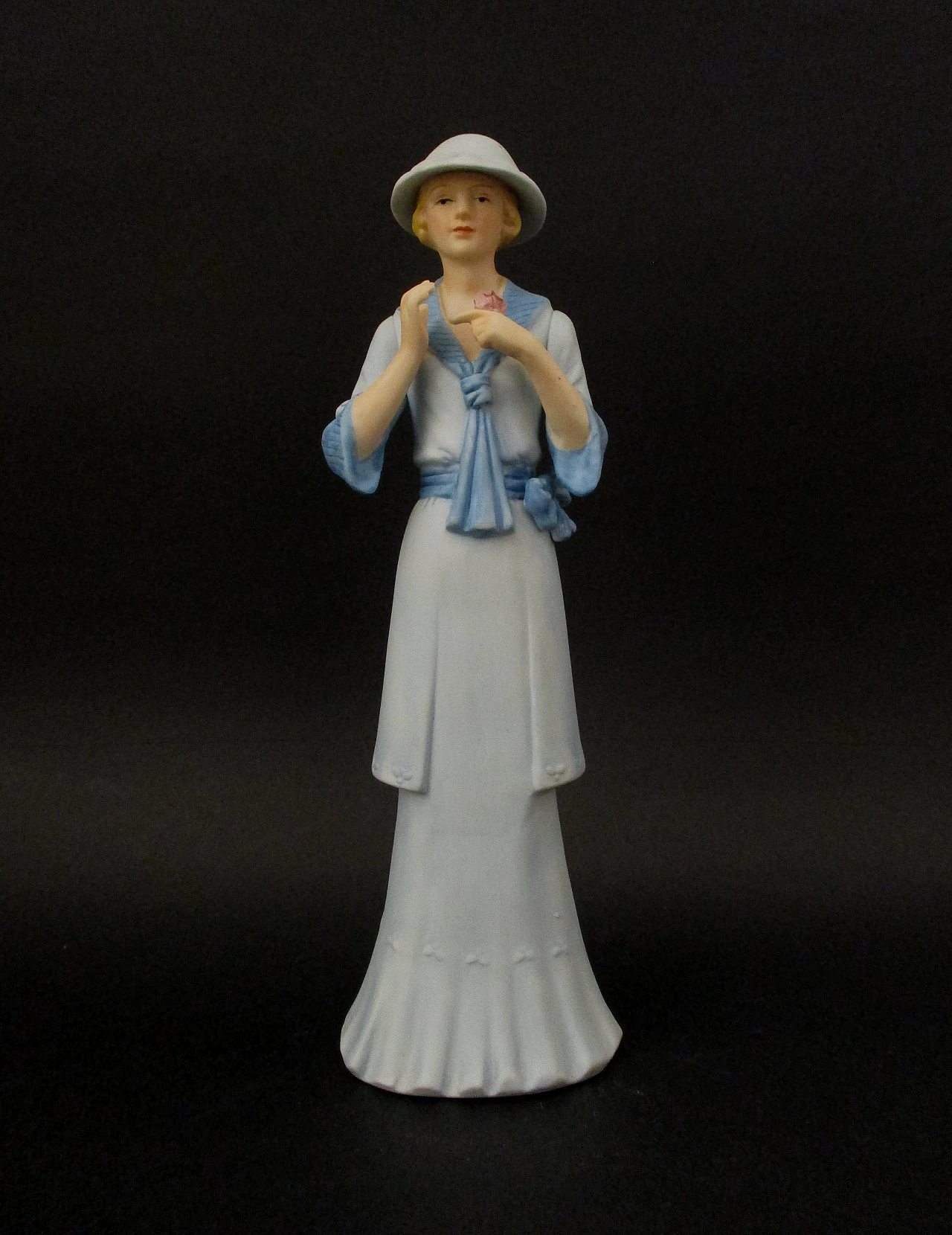 Liberty figurine in Capodimonte biscuit from the early 1900s 1