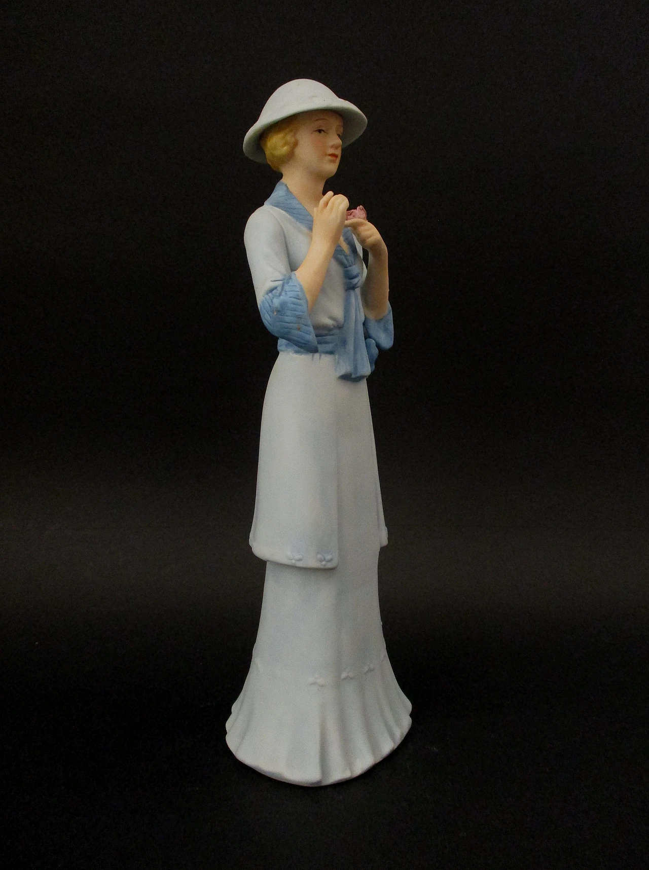 Liberty figurine in Capodimonte biscuit from the early 1900s 2