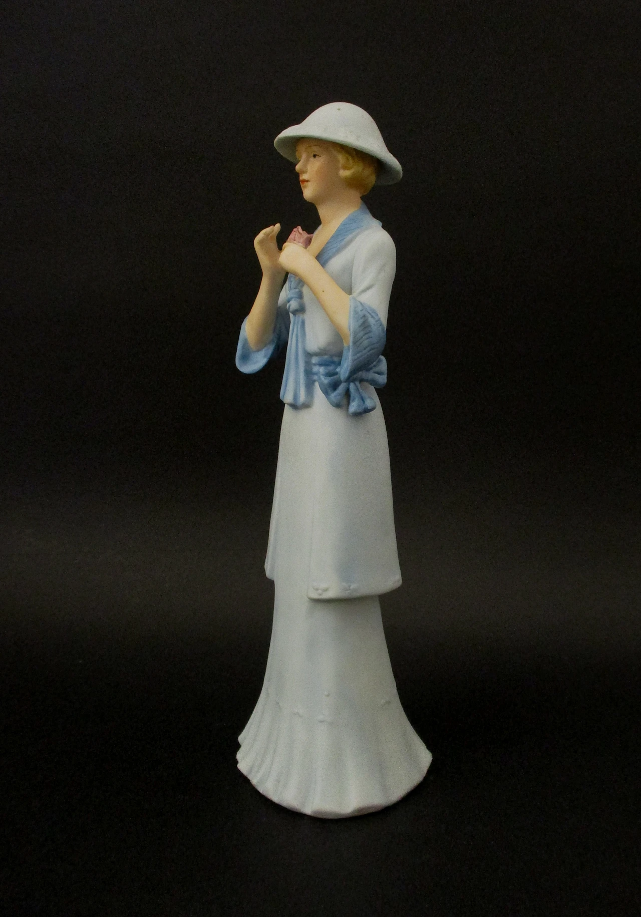 Liberty figurine in Capodimonte biscuit from the early 1900s 4