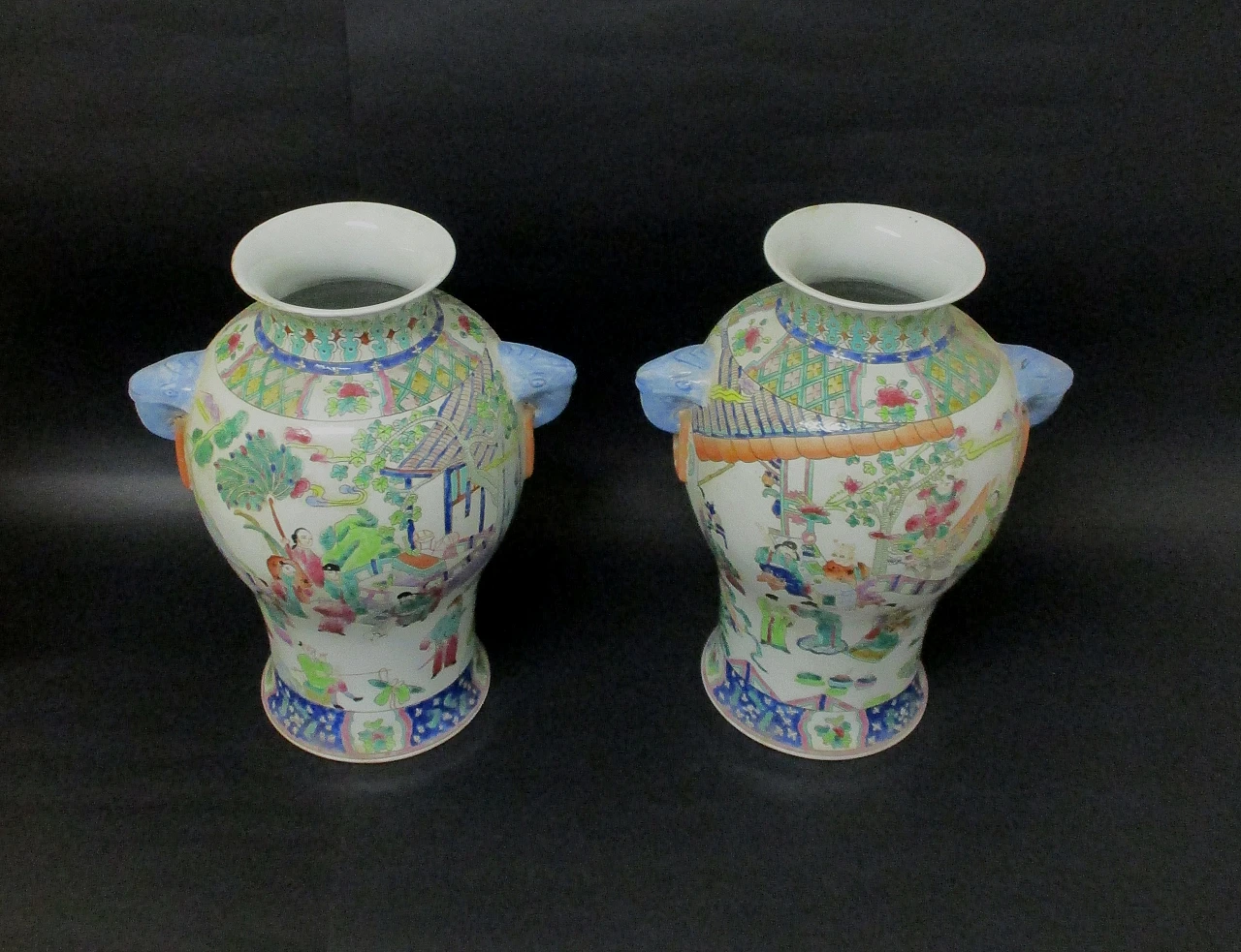 Pair of painted porcelain oriental vases from the 20th century 3