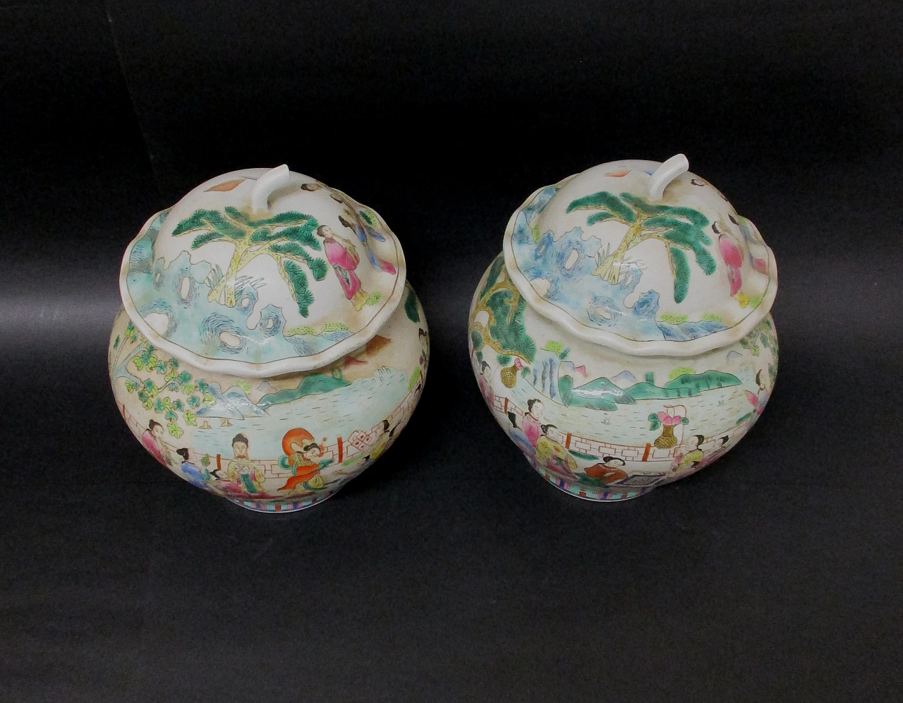 Pair of painted porcelain oriental vases from the 20th century 2