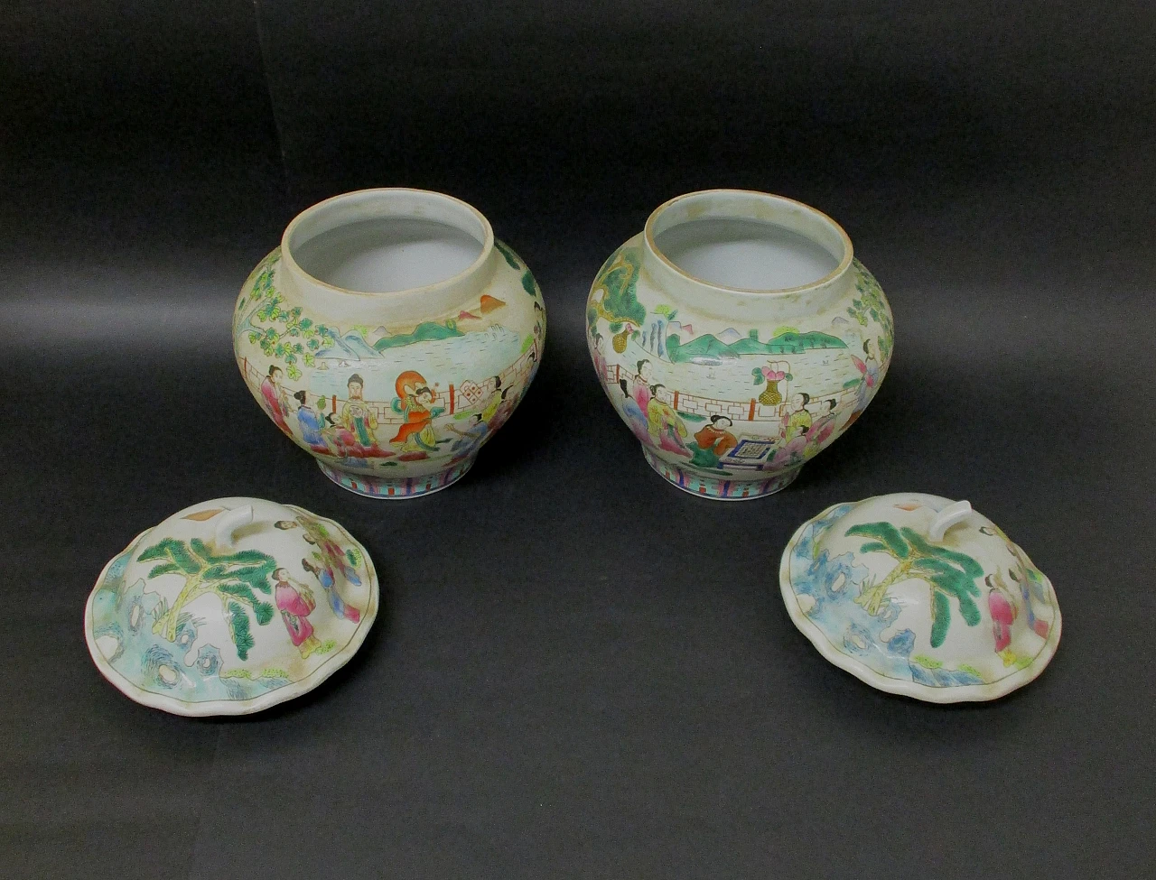 Pair of painted porcelain oriental vases from the 20th century 4