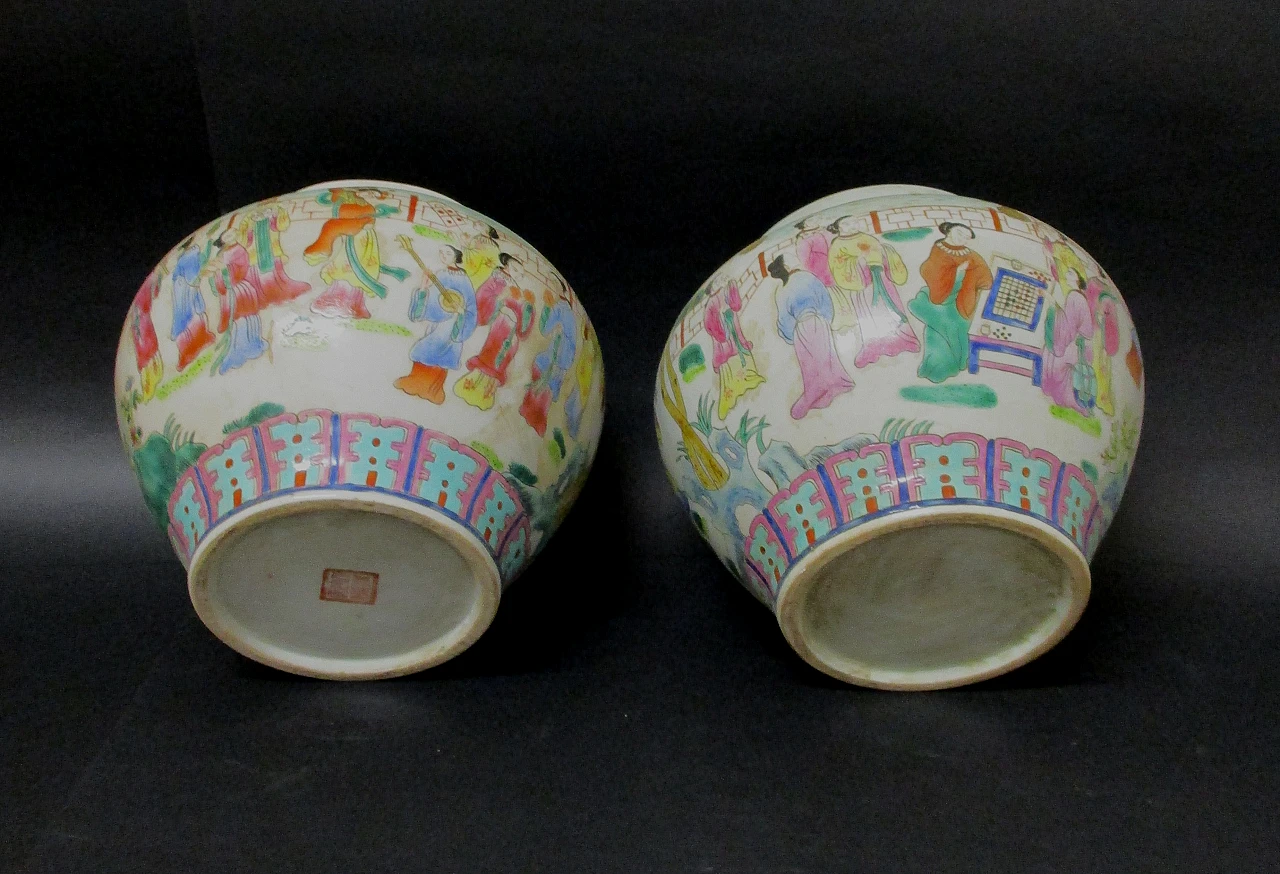 Pair of painted porcelain oriental vases from the 20th century 7